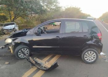 Colisão entre dois veículos deixa idoso e jovem gravemente feridos no Piauí