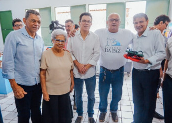 Regina Sousa e futuro ministro Wellington Dias participam de café na Casa Pastoral do Povo
