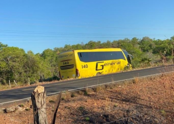 Ônibus de pacientes da cidade de Batalha desce aterro na PI 110