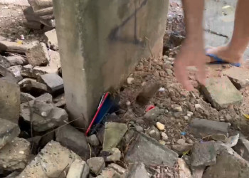 Para evitar flagrante, ambulantes escondem celulares roubados debaixo de pedras