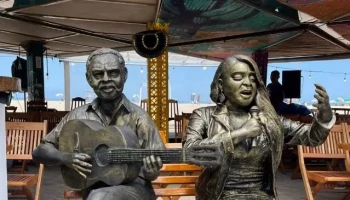 Estátua de Preta Gil é inaugurada em Copacabana ao lado do pai, Gilberto Gil