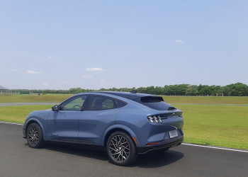 Ford apresenta o familiar e elétrico Mustang Mach-E