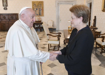 Papa Francisco recebe Dilma no Vaticano e diz: “Reze por mim e eu rezo por você”