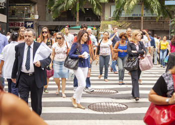 Desemprego no Brasil cai para 7,4% no 4º trimestre de 2023