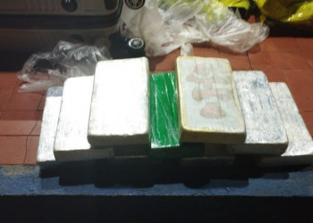 Jovem de 19 anos é presa com R$ 1,6 milhão em cocaína dentro de ônibus em Picos