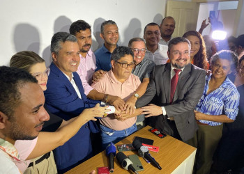Dr. Vinícius desiste de candidatura e anuncia apoio a Fábio Novo