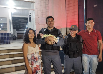 Recém-nascido de 13 dias se engasga e é salvo por policiais em Timon