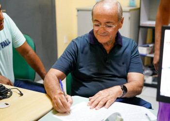 Sílvio Mendes assina carta compromisso do Conselho Estadual de Saúde do Piauí