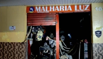 Incêndio destrói loja de tecidos no Centro de Teresina