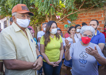 Regina Sousa e Dr. Pessoa visitam obra de calçamento no bairro Pedro Balzi, em Teresina
