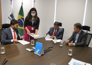 Wellington Dias assina empréstimo de R$ 97 milhões para recuperação de estradas
