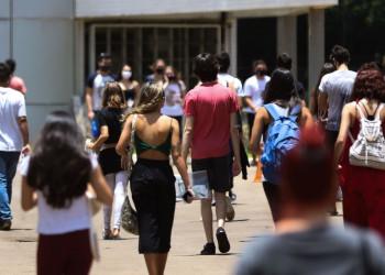 IBGE: 25% dos jovens não tinham ocupação e nem estudavam em 2021