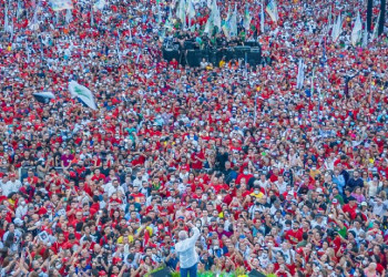 Ato com Lula em Fortaleza reúne uma multidão e mostra força política do ex-presidente