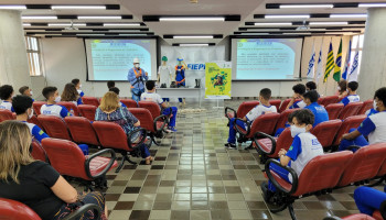 Sinduscon leva palestra sobre segurança no trabalho para estudantes do SESI