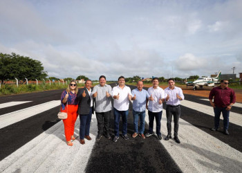 Rafael Fonteles inaugura reforma da pista de pouso em Valença