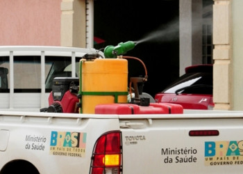 Para combater a dengue, carro fumacê volta a circular nos bairros de Teresina
