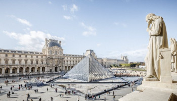 Museu do Louvre, em Paris, é fechado após roubo de joias