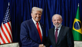 Trump elogia Lula e sinaliza o fim de tarifas de 50% sobre Brasil