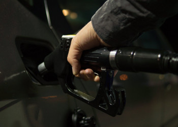 Preço da gasolina diminui e do diesel aumenta para distribuidoras