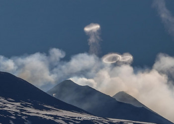 VÍDEO - Vulcão italiano, Etna, começou a emitir anéis de fumaça
