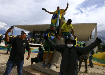 Direita e a mídia golpista querem devolver o Brasil ao retrocesso e ao caos
