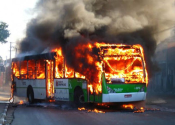 Cerca de 35 ônibus são incendiados em retaliação à morte de miliciano no RJ