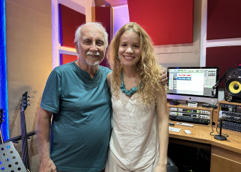 Teresinense Amanda Santi grava música com Roberto Menescal, 