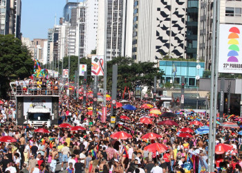 Parada LGBT une luta por políticas e festa na Avenida Paulista