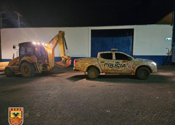 Quadrilha que roubava retroescavadeiras de obras é presa no Pernambuco
