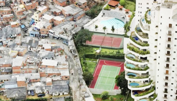 Lista de bilionários da Forbes revela abismo social entre poucos ricos e muitos miseráveis