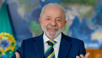 Lula comemora aprovação de projeto que amplia isenção do Imposto de Renda