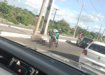 Motociclista morre ao se chocar em poste na avenida Henry Wall de Carvalho