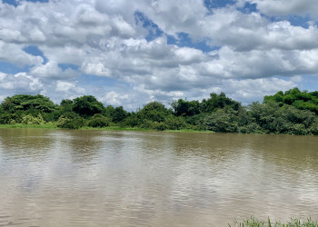 Rio Marataoan está a 20 centímetros de transbordar e causar inundação em Barras