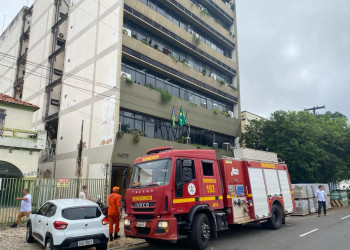 Princípio de incêndio atinge prédio do Governo do Piauí e servidor fica ferido