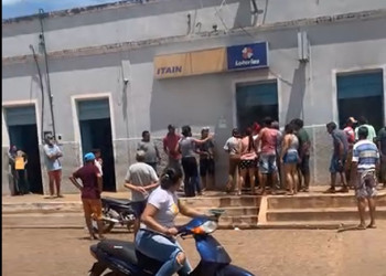Criminosos assaltam comércio e põem fogo em agência lotérica de Itainópolis