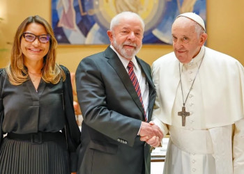 Lula e Janja se encontram com o papa Francisco no Vaticano