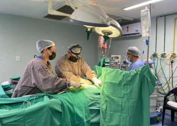 Médicos do HGV realizam cirurgia rara para retirada de tumor gigante no coração