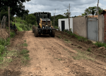 Moradores do bairro Pedra Mole são beneficiados com pavimentação pelo OPA