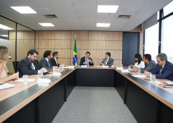 Ministro dos Portos garante apoio para conclusão do Porto de Luís Correia; vídeo
