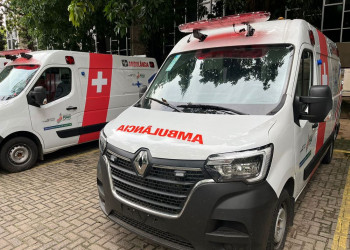 Governador entrega 10 novas ambulâncias para hospitais da rede estadual do Piauí