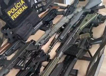 PF apreende 70 armas e R$ 800 mil na mansão de empresário golpista em Palmas