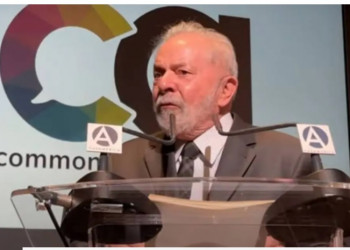 Lula fala de refugiado e é ovacionado ao tratar da escravidão
