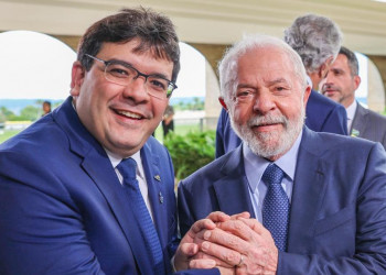 Lula agracia Rafael Fonteles com medalha da Ordem do Mérito Naval