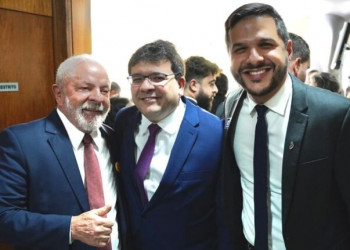 Em Brasília, governador trata de segurança nas escolas com presidente Lula
