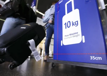 Mudanças na cobrança de bagagens de mão de empresas aéreas mobilizam Procon e Congresso
