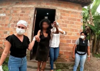 Mãe que manteve filha em cárcere privado por quase 20 anos é presa no Maranhão