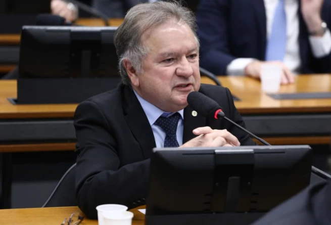 Merlong Solano faz plenária para prestar contas do mandato e trata da sua reeleição