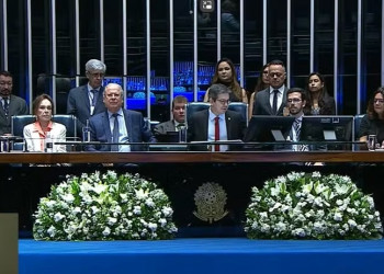 José Dirceu volta ao Congresso para sessão solene sobre democracia brasileira