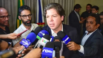 Ministro das Comunicações visita Teresina e entrega 250 computadores para a Prefeitura