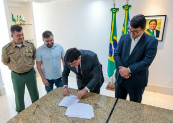 Rafael Fonteles assina a nomeação de 1.105 policiais militares